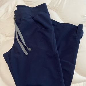 FIGS scrub cargo pant